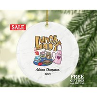 Lunch Lady Weihnachten Ornament Personalisiert - Geschenk Für Name Jahr Lunch Lady Weihnachten Ornament Personalisiert - Geschenk Für Name Jahr von aCreativePanda