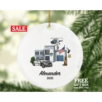 Polizist Weihnachtsgeschenk Personalisiert - Polizei Streifenoffizier Geschenk Auto Helikopter Büro Hund Pistole Abzeichen Flagge Polizist Weihnachtsgeschenk Personalisiert - Polizei Streifenoffizier Geschenk Auto Helikopter Büro Hund Pistole Abzeichen Flagge von aCreativePanda