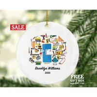 Tischler Personalisierte Weihnachtsverzierung, Handy Man Benutzerdefinierte Ornament, Erbauer Geschenk, Bauarbeiter Tischler Personalisierte Weihnachtsverzierung, Handy Man Benutzerdefinierte Ornament, Erbauer Geschenk, Bauarbeiter von aCreativePanda