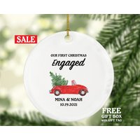 Verlobtes Rotes Auto Ornament - Paar Personalisierte Verlobung Geschenk Benutzerdefinierte Namen & Jahr Gerade Neu Verlobt von aCreativePanda