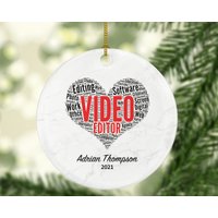 Video Editor Weihnachtsverzierung Personalisiert - Videoschnitt Geschenk Name Jahr Video Editor Weihnachtsverzierung Personalisiert - Videoschnitt Geschenk Name Jahr von aCreativePanda