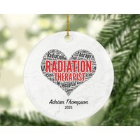 strahlentherapeut Weihnachten Ornament Personalisiert - Gesundheit Arbeiter Arzt Geschenk strahlentherapeut Weihnachten Ornament Personalisiert - Gesundheit Arbeiter Arzt Geschenk von aCreativePanda
