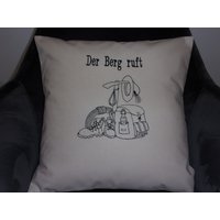 Der Berg RuftGesticktKissenhülle 40 X 40 Baumwolle-Beige Der Berg RuftGesticktKissenhülle 40 X 40 Baumwolle-Beige von aGwand