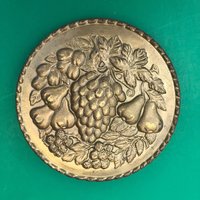 Vintage-Messingplatte Mit Relief-Wandbehang - Retro-Golddekor Antikes Messing Rund von aVintageParcel