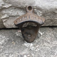 Wand Montiert Flaschenöffner - Viele Farben Bier Flaschenöffner-Vintage-Look Flaschenöffner-Mann Höhle-Guy Geschenk von aVintageParcel