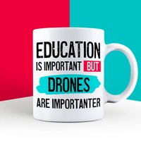 Geschenk Für Drohnenliebhaber, Geschenke Drohnen, Fliegende Drohnengeschenke, Lustige Drohnenpiloten, Drohnen-Thema, Drohnen-Fan-Tasse Edu von abitofbanter