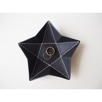 Kleines Leder Origami Stern Tablett, Tidy Star Accessoires Schmuck Tablett - Schwarz von abokika
