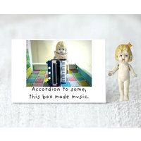 Lustige Akkordeon Kühlschrank Magnet Musik Instrument Humor Claudia Puppe | 1 von adventuresofclaudia