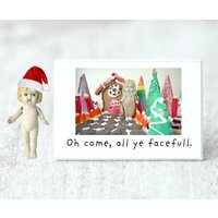 "Puppe Urlaub Magnet "Oh Come All Ye Facefull" Dolly Humor Miniatur Geschenke." von adventuresofclaudia