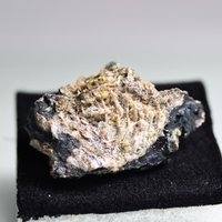Tsumeb Mimete Auf Matrix | Rare Mineral Specimen Crystal Collection Feine Mineralkristall Raw Mineralsammlung Tsumeb Mimete Auf Matrix | Rare Mineral Specimen Crystal Collection Feine Mineralkristall Raw Mineralsammlung von affordablemineralsNY