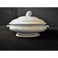 Vtg Weißer Granatapfel Auflaufform| Weiße Meakin Geschirrschale| Antike Perle Porzellan Deckel Ovale Schale L 10, 5" von aflairfordrama
