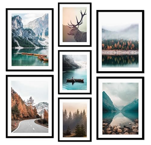 ag.art deco® Poster Set 7 Alpen Wandbilder mit Schwarz Rahmen | Berge, Wald, Braies See, Weg, Boote, Hirsch | Mehrteilige Braun Wanddeko Wohnzimmer & Schlafzimmer von ag.art deco