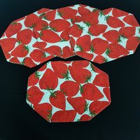Erdbeer-stoff-Tischsets, Gesteppt, Oval, 4Er-Set, Vintage-Tischsets, Sommer-Erdbeeren-Dekor von ahummingbirdheirloom