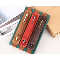 Leder-Stifthalter Mit Gummiband, Personalisierte Reise-Stiftaufbewahrung, Benutzerdefinierte Stiftstifthülle, Künstler-Federmäppchen Für Leder-Stifthalter Mit Gummiband, Personalisierte Reise-Stiftaufbewahrung, Benutzerdefinierte Stiftstifthülle, Künstler-Federmäppchen Für von aimeehandmade