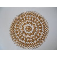 Deckchen in Aussergewöhnlicher Farbe-Wunderschönes Goldfarbenes Häkeldeckchen Deckchen in Aussergewöhnlicher Farbe-Wunderschönes Goldfarbenes Häkeldeckchen von akkisflinkemasche