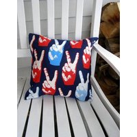 Peace Hands Kissenbezug Stoff Home Decor Handarbeit Auf Bestellung von alittlegeekybags