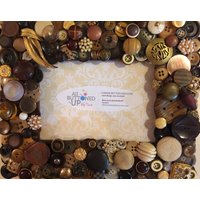 Erdfarbener Knopfrahmen ~ Rustikales Wohndekor Boho Rahmen Cottage Dekor Geschenk Für Ihn Sie Handgemachter 13x18 Foto von allbuttonedupbytina