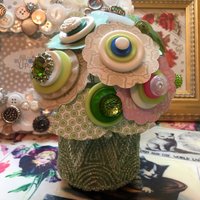 Knopfblumen Und Vase ~ Knopfvase Retro Kunst Knopfkunst Geschenk Für Näherinnen Näherin Boho von allbuttonedupbytina