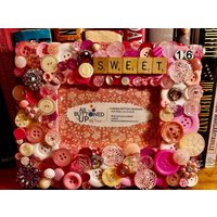Sweet 16 Buttons Rahmen in Rosa Und Weiß ~ Teenager Mädchen Geburtstagsgeschenk Schlafzimmer Shabby Chic Geschenk Für Sweet 4x6 Foto von allbuttonedupbytina