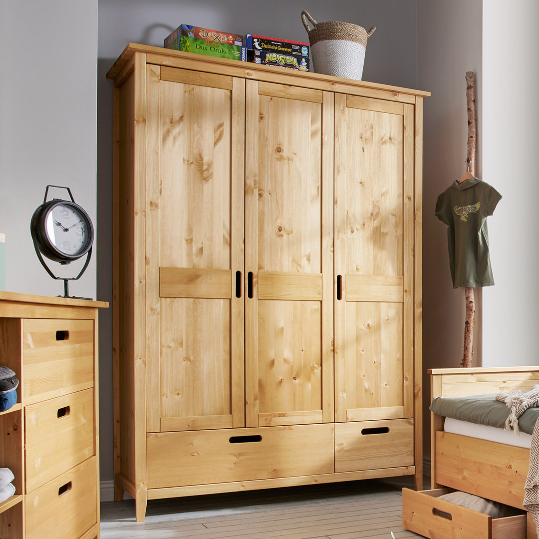 Drehtüren-Kleiderschrank "Lucena" - Holzart: Massivholz - Farbe: braun von allnatura