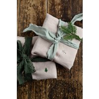 Pastell Rosa Geschenkpapier Set Gestickte Weihnachtsmotive von allthebeautifullinen