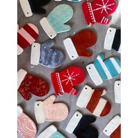 Hängende Weihnachtshandschuhe/Weihnachtsbaumschmuck Hängende Ornamente von allthingsBISQD