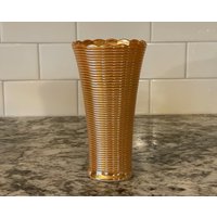 Vintage Irisierende Vase Fireking 1950Er Pfirsich Luster Gerippt von allthingsmod