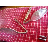 2 Spoon Tiebacks Flattened Passende Löffel-Kleine Krawatte Rücken-1 Paar Internationale Silberplatte-Recycled/Repurposed-Great Für Sm. Dünne von anTiQues2uniQues