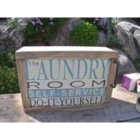 SaleZimmerschrank "Die Waschküche Self-Service Do-It-Yourself"-Wand-Schrank-Gusseisen-Griff-Sehr Schwer & Robust-Tolle Zusätzliche Aufbewahrung von anTiQues2uniQues