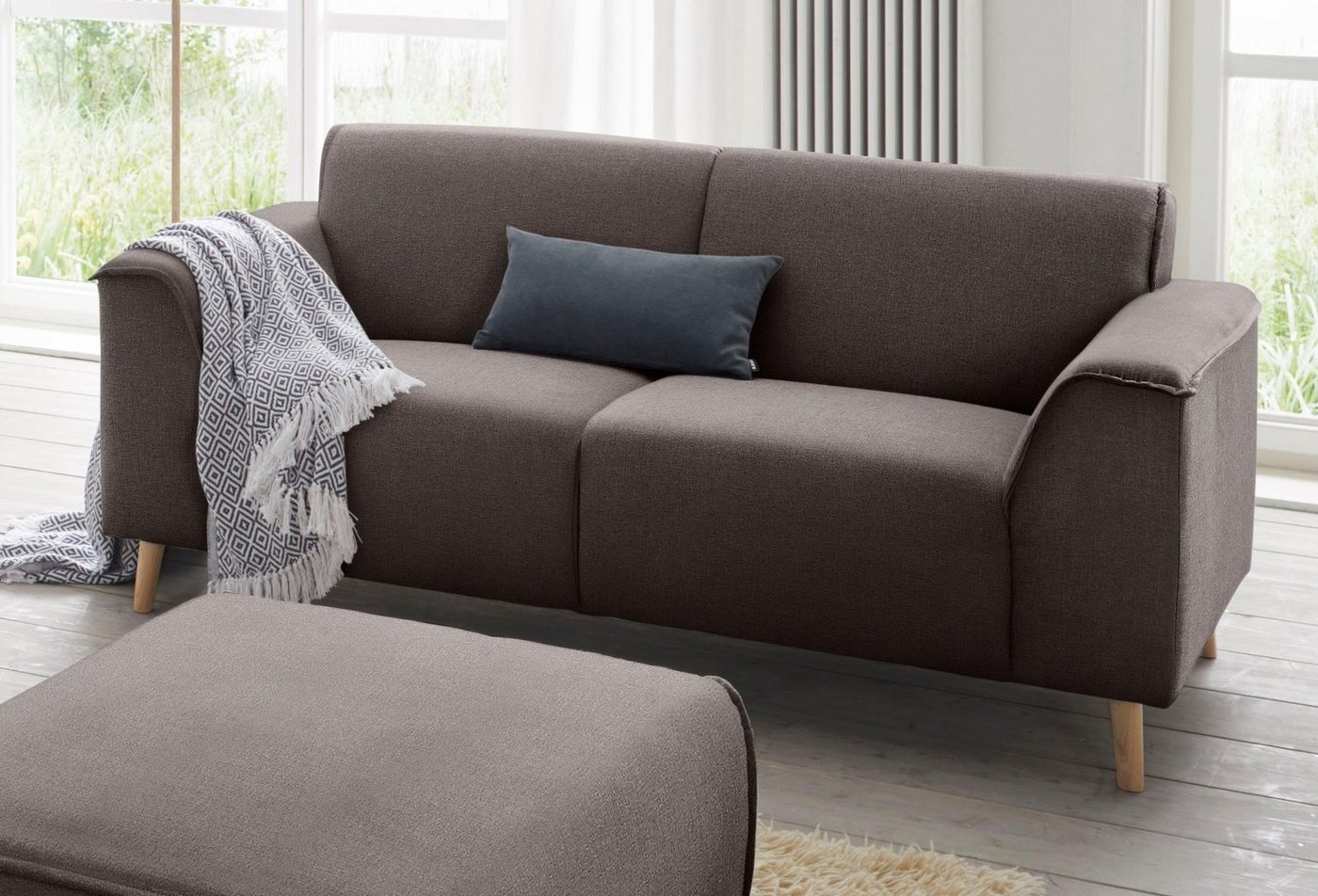 andas 2-Sitzer Janek Scandic Design, elegant und zeitlos, mit Federkern und Keder in scandinavischem Design von andas