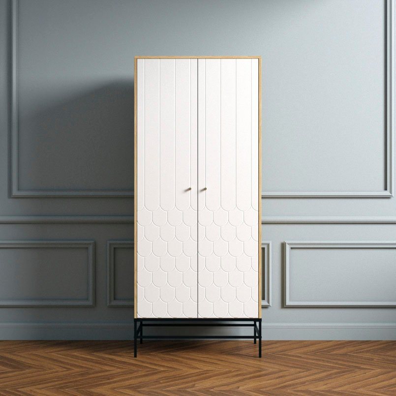 andas Drehtürenschrank Fräsungen in den Fronten, goldene Griffe von andas
