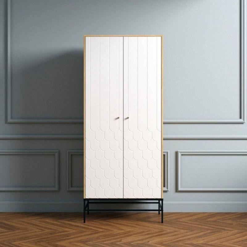 andas Drehtürenschrank Fräsungen in den Fronten, goldene Griffe von andas