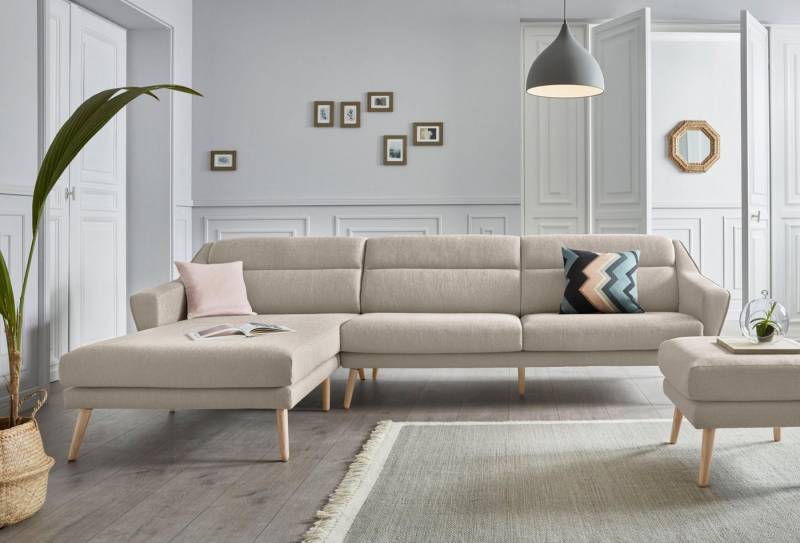 andas Ecksofa Bille L-Form, mit Naht im Rückenkissen und Beinen aus Eichenholz von andas
