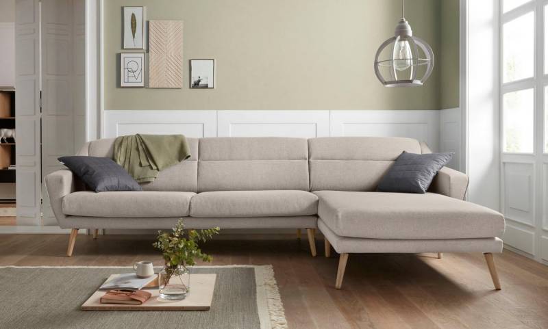 andas Ecksofa Bille L-Form, mit Naht im Rückenkissen und Beinen aus Eichenholz von andas