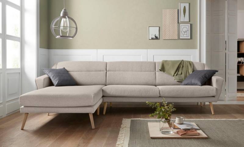 andas Ecksofa Bille L-Form, mit Naht im Rückenkissen und Beinen aus Eichenholz von andas