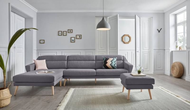andas Ecksofa Bille L-Form, mit Naht im Rückenkissen und Beinen aus Eichenholz von andas