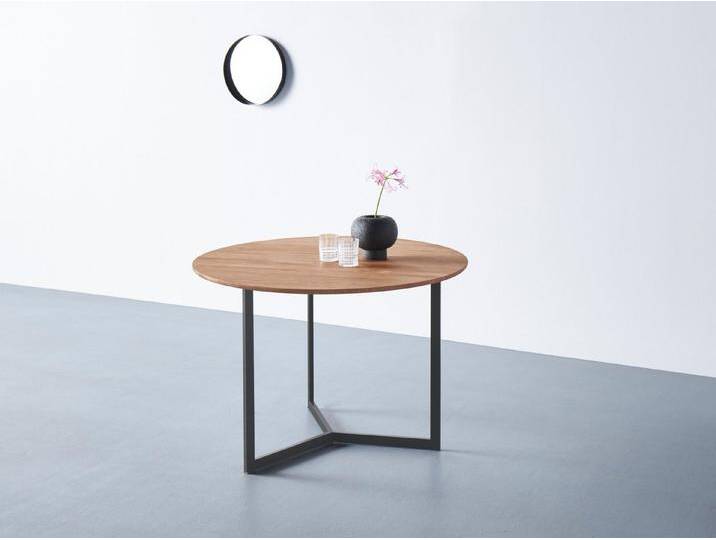 andas Esstisch, Tischplatte aus massiver Eiche, FSC®- Massivholz, Gestell aus Metall, beige von andas
