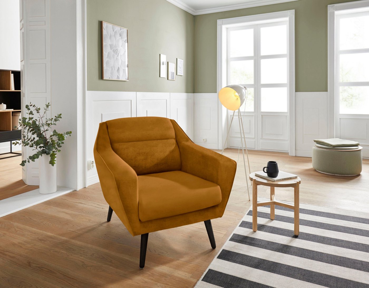andas Sessel Bille, mit Naht im Rückenkissen und Eiche-Beinen, Design by Morten Georgsen andas Sessel Bille, mit Naht im Rückenkissen und Eiche-Beinen, Design by Morten Georgsen von andas