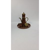Vintage Kupfer Und Messing Tee Oder Kaffee Set Mit Milchkännchen Zuckerdose Auf Rochenholz Vintage Kupfer Und Messing Tee Oder Kaffee Set Mit Milchkännchen Zuckerdose Auf Rochenholz von andysupclassemporium