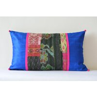 Blaues Patchwork Kissen Mit Vintage Sari Handgenähter Kantha & Dupioni Seide, Dekoratives Kissen, Lumbar von anekdesigns