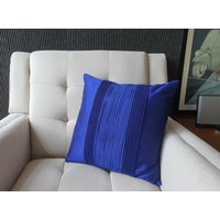 Royal Blue Plissee Taffeta Kissenbezug, Strukturierte Blaue Kissenhülle von anekdesigns