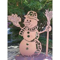 Edelrost Schneemann Mit Geschenk Gartendeko Metall Rost Rostdeko Metalldeko Edelrost Schneemann Mit Geschenk Gartendeko Metall Rost Rostdeko Metalldeko von angelsgardendekoshop