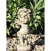 Elfe Lalula Mit Blüte, Resin Gartendeko Gartenfigur Feen Elfen Zauberblume von angelsgardendekoshop