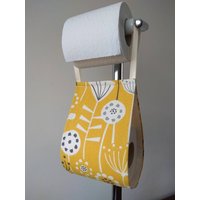 Ocker Senffarbener Toilettenpapierhalter Für 1 Oder 2 Rollen - Gelbes/Senfgelbes Papier Mit Weiß-Grauen Blümchen. Gästetoilette von annascraft1