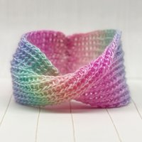 Hundeloop Rainbow Möbiusloop Buntes Schmuckband Für Hunde Handarbeit Gestrickt Pastellfarben Umfang Ca 36-42 cm von anniestrickt