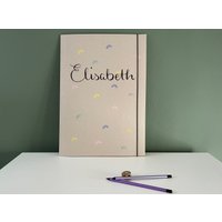 Sammelmappe "Rainbow", A4 +/A3 +, Mit Wunschtext Sammelmappe "Rainbow", A4 +/A3 +, Mit Wunschtext von annisstempelei