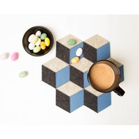 Handgemachte Tischmatte Aus Wollfilz in Hellblau & Anthrazit, Made Italy Handgemachte Tischmatte Aus Wollfilz in Hellblau & Anthrazit, Made Italy von anonimaMenteSHOP