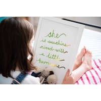 Goldfolie Femininer Druck Girl Power Zitat, Mädchen-Schlafzimmer Dekor von antdesign