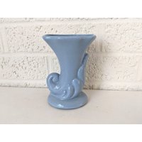 Vintage Horn Of Plenty Keramik Vase | Puderblaue Füllhorn Oder Übertopf von archipel32