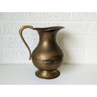 Vintage Messing Krug Vase Auf Sockel | 19cm Groß von archipel32